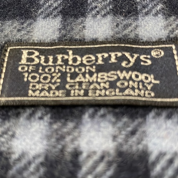 Burberry Winter Scarf Unisex (B) - Picture 3 of 9